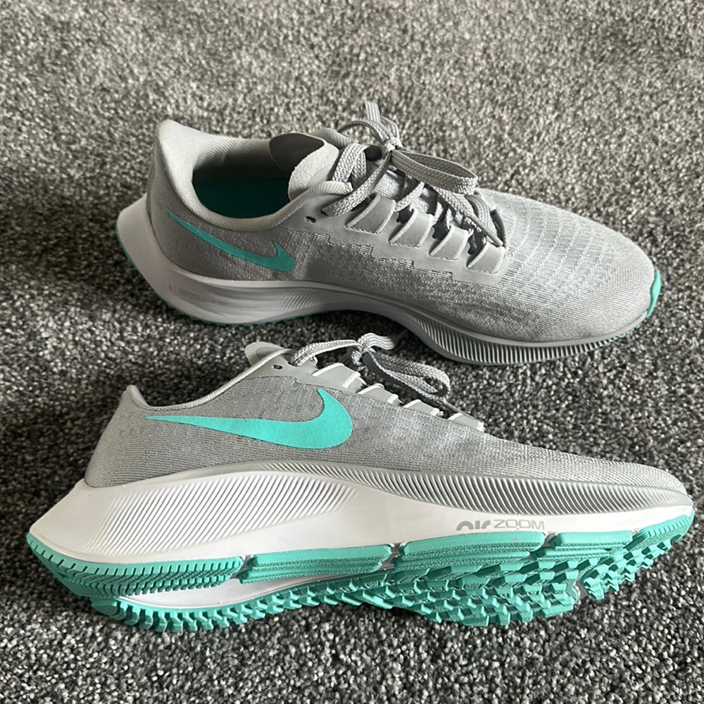 Nike zoom Pegasus 37 size 6 1/2 NWOB
